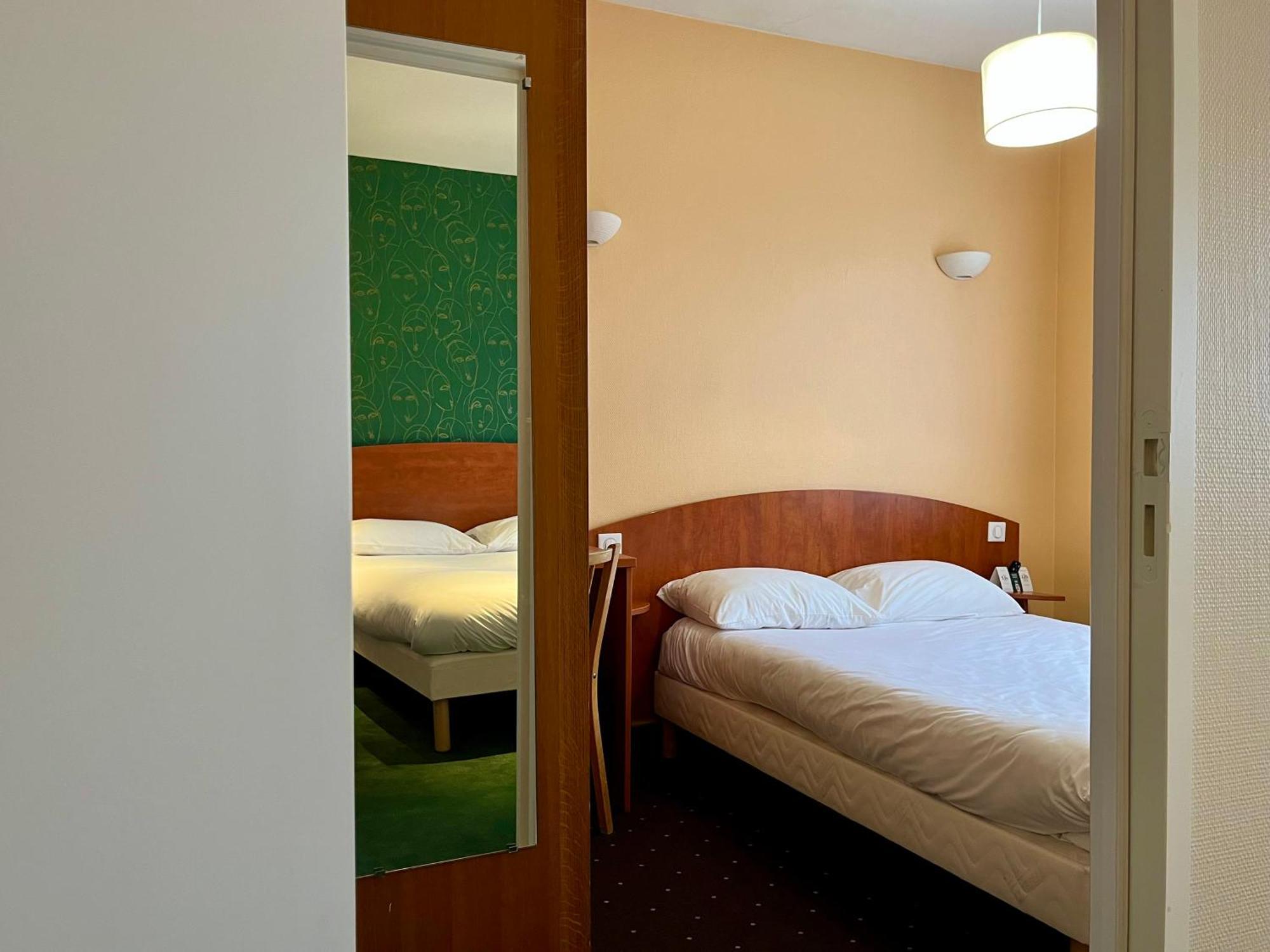 Logis Saint Louis Hotell La Suze-sur-Sarthe Eksteriør bilde