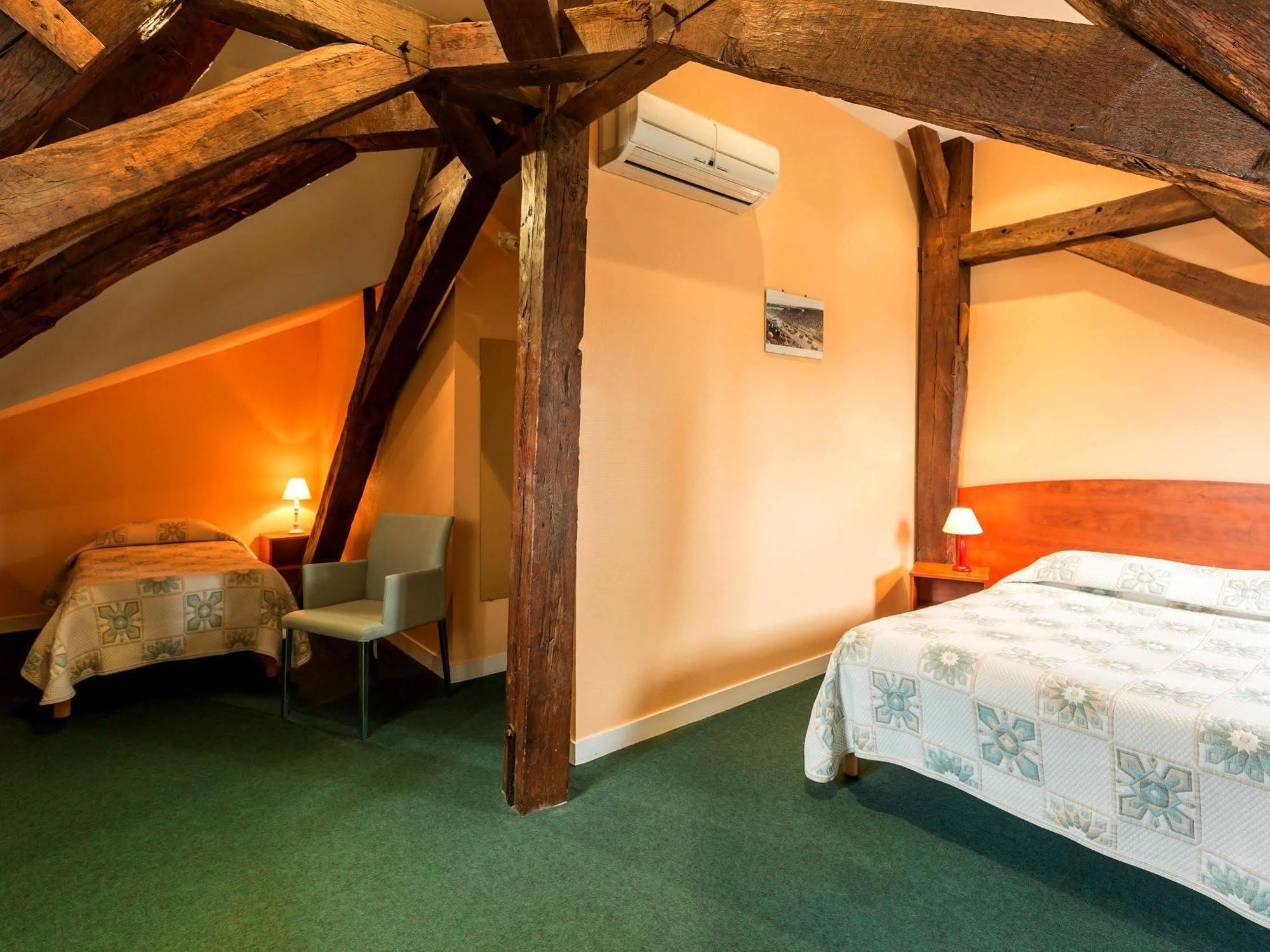 Logis Saint Louis Hotell La Suze-sur-Sarthe Eksteriør bilde