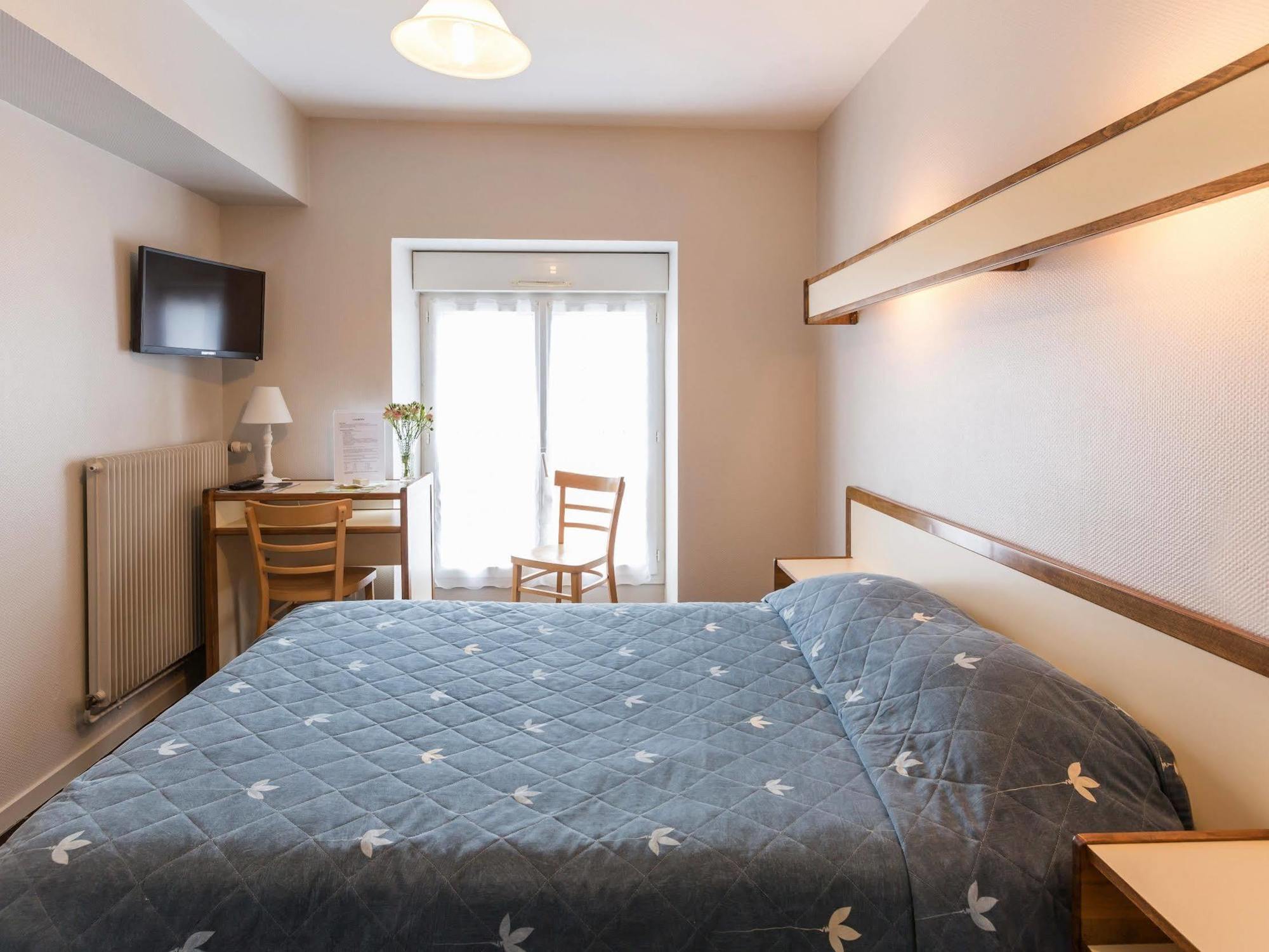 Logis Saint Louis Hotell La Suze-sur-Sarthe Eksteriør bilde
