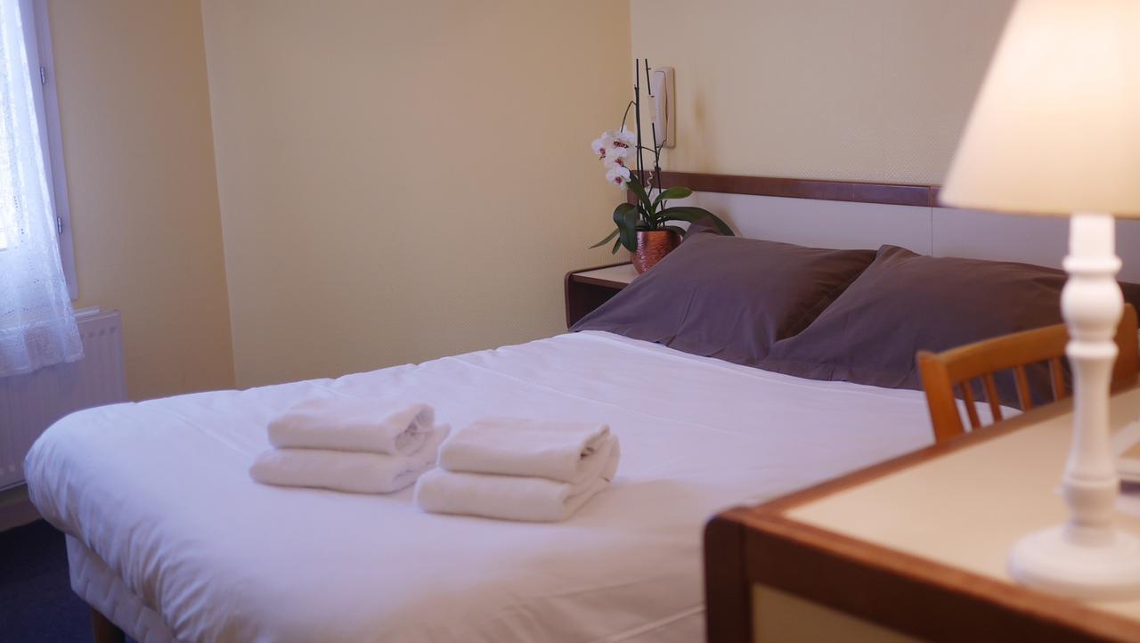 Logis Saint Louis Hotell La Suze-sur-Sarthe Eksteriør bilde